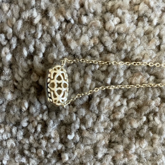 Kendra Scott necklace - Picture 2 of 3